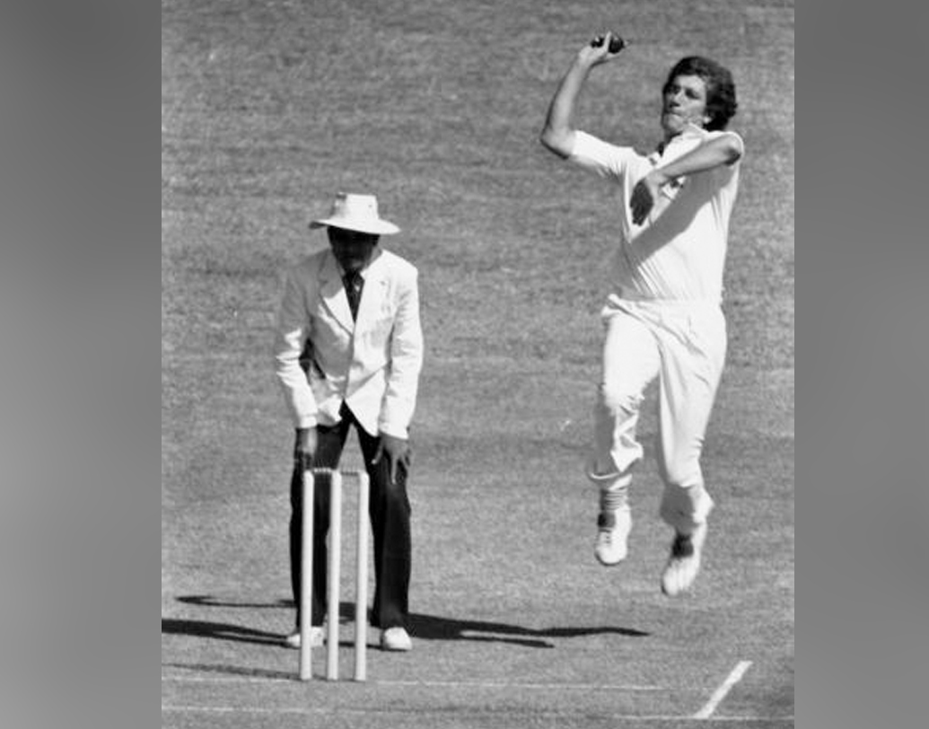 বব উইলিস ছিলেন নিজের সময়ে ইংল্যান্ডের অন্যতম সেরা পেসার। যে কোনও ব্যাটসম্যানের আতঙ্ক ছিলেন তিনি। কিন্তু তাঁরও ওয়ানডে ফরম্যাটে পাঁচ উইকেট নেই। ৬৪ একদিনের ম্যাচ খেলে ২৪.৬০ গড়ে ৮০ উইকেট নিয়েছেন তিনি।