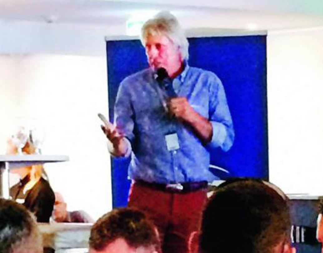 ওয়ানডে কেরিয়ারে মাত্র একবারই চার উইকেট নিয়েছিলেন থমসন। ১৯৭৮ সালে সেন্ট জনসের মাঠে ওয়েস্ট ইন্ডিজের বিরুদ্ধে ৬৭ রানে নেন তা। সেই ম্যাচে শতরানের পর ফিরিয়েছিলেন ডেসমন্ড হেনসকে। কিন্তু ক্যারিবিয়ানরা ৩১৩ রান তুলেছিল। অস্ট্রেলিয়া হেরেও গিয়েছিল ৪৪ রানে।