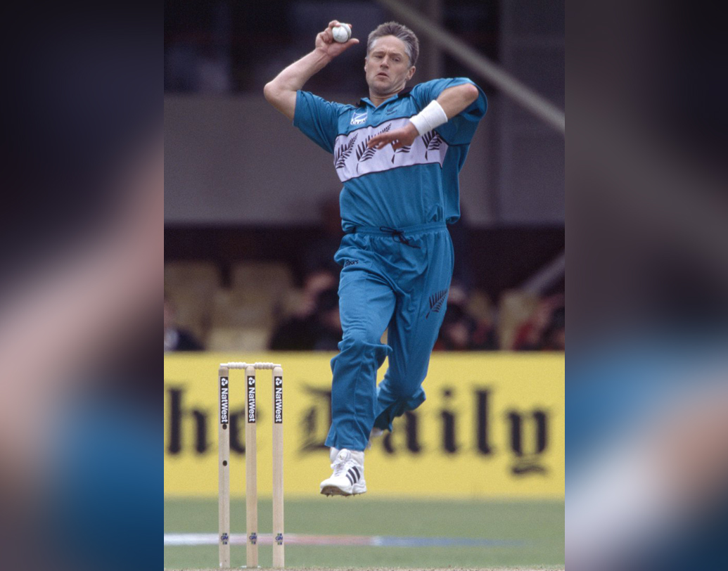 গাভিন লারসেনকে বলা হত একদিনের ক্রিকেট বিশেষজ্ঞ। নয়ের দশকে নিউজিল্যান্ডের হয়ে এই ফরম্যাটে নিয়মিত খেলতেন তিনি। বেশি জোরে বল করতেন না। কিন্তু তাঁর মিডিয়াম পেসের বৈশিষ্ট্য হল, নিখুঁত নিশানা। ফলে ব্যাটসম্যানরা মারতে পারতেন না।