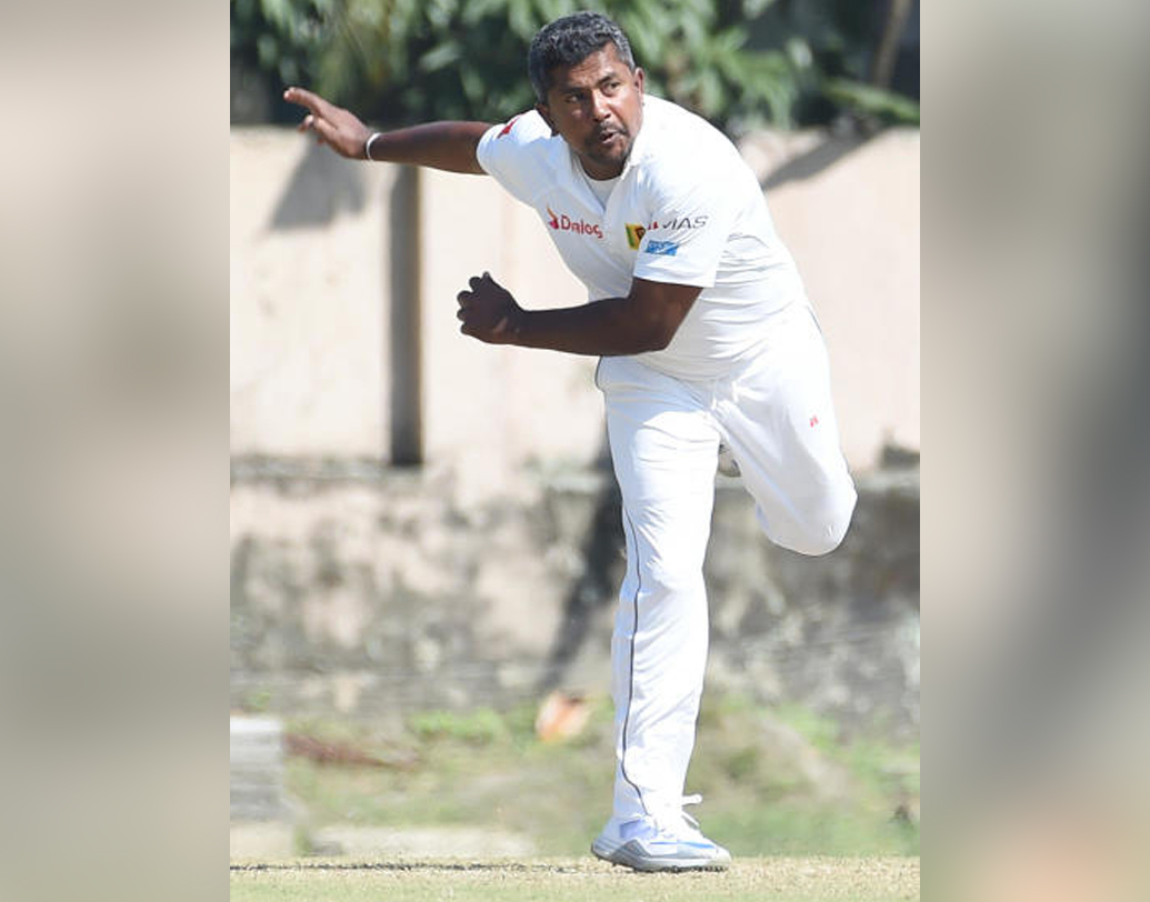 হেরাথ ৫০ ওভারের ফরম্যাটে মাত্র একবারই চার উইকেট নিয়েছিলেন। ২০১৩ সালে পোর্ট অফ স্পেনে ত্রিদেশীয় সিরিজের ফাইনালে ভারতের বিরুদ্ধে ২০ রানে চার উইকেট নিয়েছিলেন তিনি। রোহিত শর্মা, দীনেশ কার্তিক, রবীন্দ্র জাডেজা ও রবিচন্দ্রন অশ্বিনকে ফিরিয়েছিলেন তিনি।