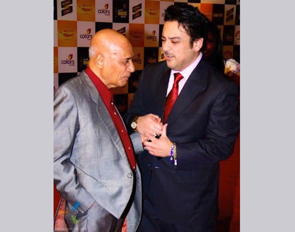 তাঁর প্রথম সিঙ্গল ‘রান ফর হুজ লাইফ’ ছিল ইংরেজিতে। মুক্তি পায় ১৯৮৬ সালে। মধ্যপ্রাচ্যে তুমুল জনপ্রিয় হয় তাঁর গান। ১৯৯৫ সালে সিনেমার গানে পথ চলা শুরু। পাকিস্তানি সিনেমা ‘সরগম’-এ তিনি ছিলেন সঙ্গীত পরিচালক এবং অভিনেতা। এটাই তাঁর অভিনীত একমাত্র সিনেমা। পাকিস্তানে বেস্ট সেলিং অ্যালবামের মধ্যে অন্যতম ‘সরগম’।