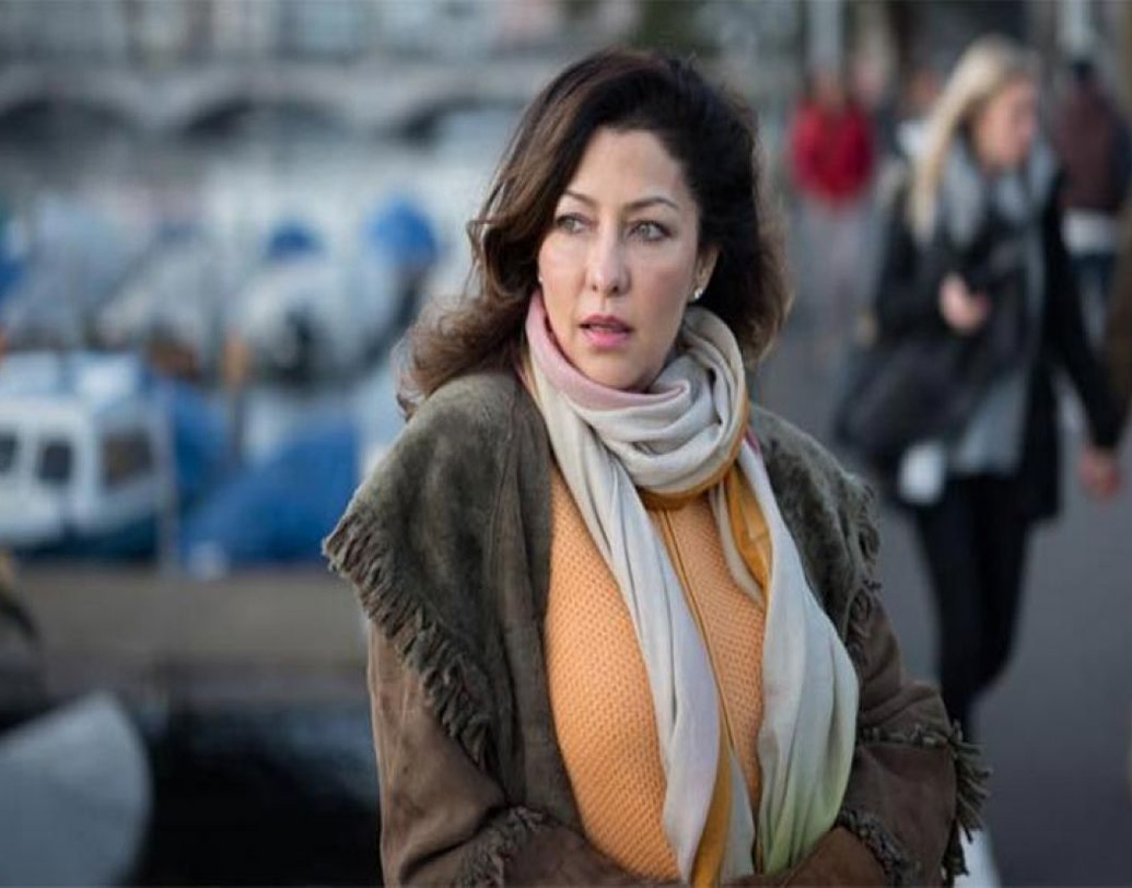 ১৯৭২ সালের ১৪ মে অদিতির জন্ম মহারাষ্ট্রের পানভেলে। বার্নস হাই স্কুলের পরে তাঁর উচ্চশিক্ষা মুম্বইয়ের গ্রান্ট মেডিক্যাল কলেজে। তিনি ১৯৯৭ সালে এমবিবিএস পাশ করেন। এরপর স্ত্রীরোগ ক্ষেত্রে এম এস করতেও শুরু করেন। কিন্তু মডেলিং-এর জন্য এমএস শেষ করতে পারেননি।