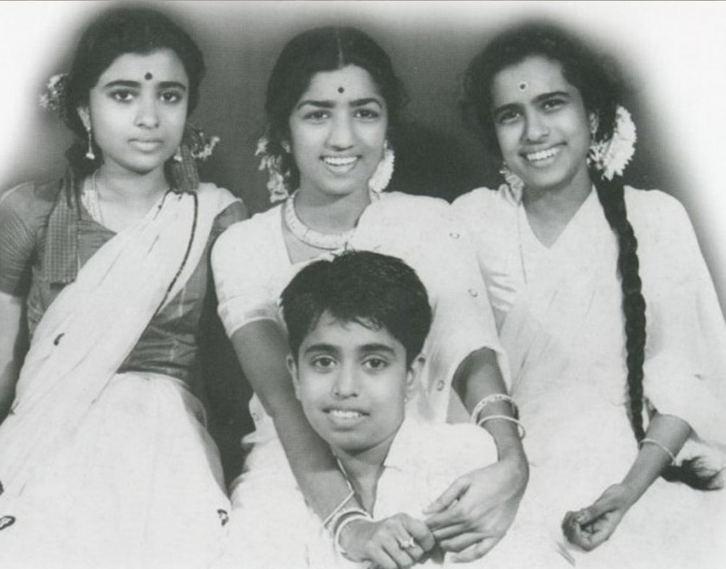 এরপর নর্মদার বোন সেবন্তীতে বিয়ে করেন দীননাথ। কিন্তু এই বিয়েতে আপত্তি ছিল সেবন্তীর পরিবারের। ইনদওরে ১৯২৯ সালের ২৮ সেপ্টেম্বর জন্ম হয় তাঁদের প্রথম কন্যাসন্তানের। নাম রাখা হয় ‘হেমা’।  পরে মঙ্গেশকর দম্পতি ঠিক করেন মেয়ের নাম হবে ‘লতিকা’ থেকে ‘লতা’।