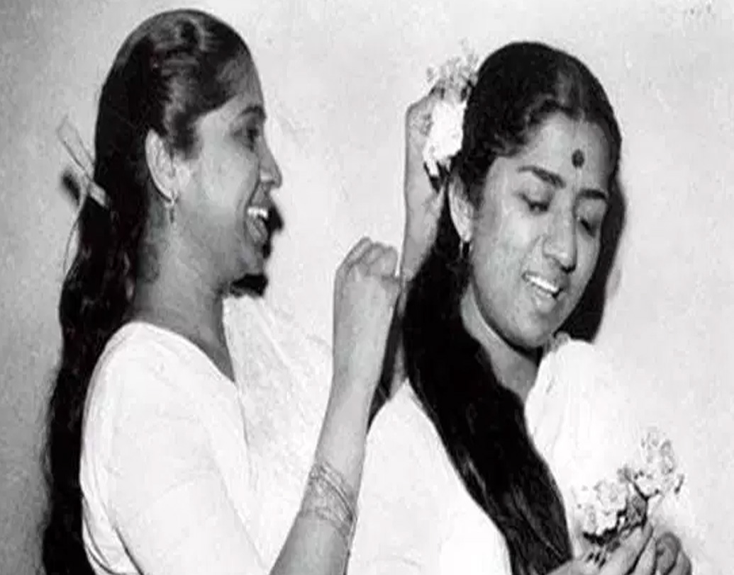 ১৯৪৫ সালে মাস্টার বিনায়কের সংস্থা চলে এল বম্বে, আজকের মুম্বইয়ে। লতাও চলে এলেন সেই শহরে। এ বার শুরু হল ধ্রুপদী সঙ্গীতের তালিম। পাশাপাশি অন্নসংস্থানের জন্য চলতে লাগল মরাঠি ও হিন্দিতে নানা ধরনের প্লেব্যাক।