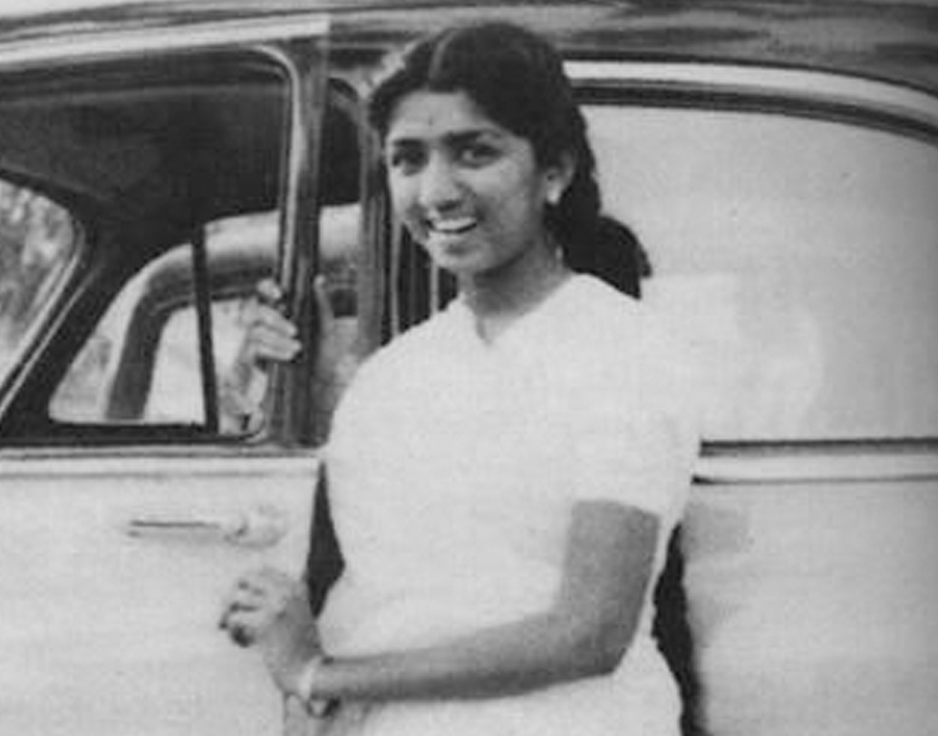 ১৯৪৯ সালে ‘মহল’ ছবিতে ‘আয়েগা আনেওয়ালা’ গান লতাকে আকাশছোঁয়া জনপ্রিয়তা এনে দেয়। বাকিটা ইতিহাস। হায়দরের ভবিষ্যদ্বাণী সত্যি প্রমাণ করেছেন তিনি। হয়ে উঠেছেন দেশের নাইটিঙ্গল।