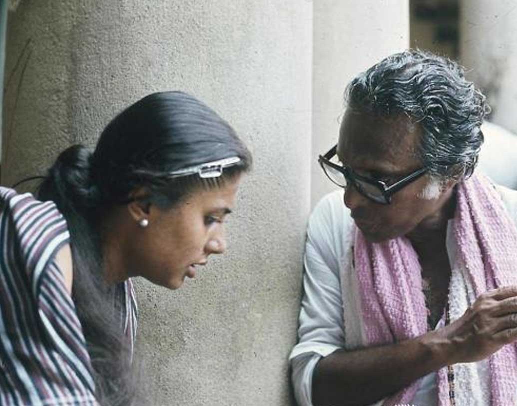 মরাঠি ও হিন্দি ছবিতে নিজের সময়ে স্মিতা ছিলেন বলিষ্ঠ অভিনেত্রী। তাঁর প্রথম ছবি মুক্তি ‘মেরে সাথ চল’ মুক্তি পায় ১৯৭৪ সালে। এর পরের বছর শ্যাম বেনেগালের পরিচালনায় ‘নিশান্ত’। এরপর ‘চরণদাস চোর’, ‘মন্থন’, ‘ভূমিকা’—স্মিতার অভিনয় এবং শ্যাম বেনেগালের পরিচালনার যুগলবন্দিতে নতুন অধ্যায় বলিউডে।