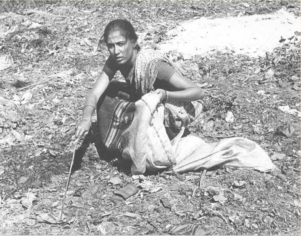 সেই অধ্যায় দীর্ঘ হয় অন্যান্য যশস্বী পরিচালকের নির্দেশনায়। স্মিতার নামের পাশে একে একে যোগ হয় ‘আক্রোশ’, ‘চক্র’, ‘সদগতি’, ‘অর্থ’, ‘দেবশিশু’, ‘চিদম্বরম’, ‘গুলামি’, ‘বাজার’, ‘আকালের সন্ধানে’, ‘মান্ডি’, ‘অর্ধসত্য’ ‘মির্চ মশালা’–র মতো মাইলফলক ছবি। সমান্তরাল ছবির পাশাপাশি বাণিজ্যিক ছবিতেও স্মিতা ছিলেন সমান সাবলীল।