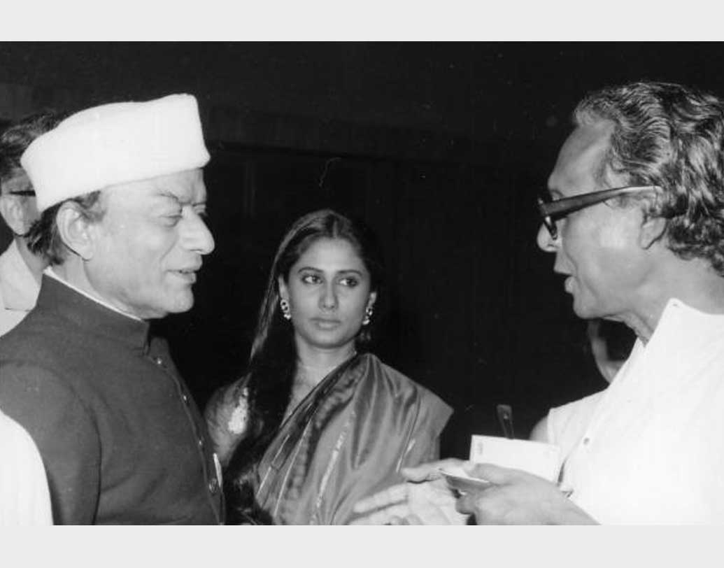 ‘চক্র’ ছবির জন্য তিনি ফিল্মফেয়ার পুরস্কারও লাভ করেন। এছাড়া আরও সাতবার তিনি মনোনীত হয়েছিলেন ফিল্মফেয়ার পুরস্কারের জন্য। ১৯৮৫ সালে ভূষিত হন ‘পদ্মশ্রী’ সম্মানে।