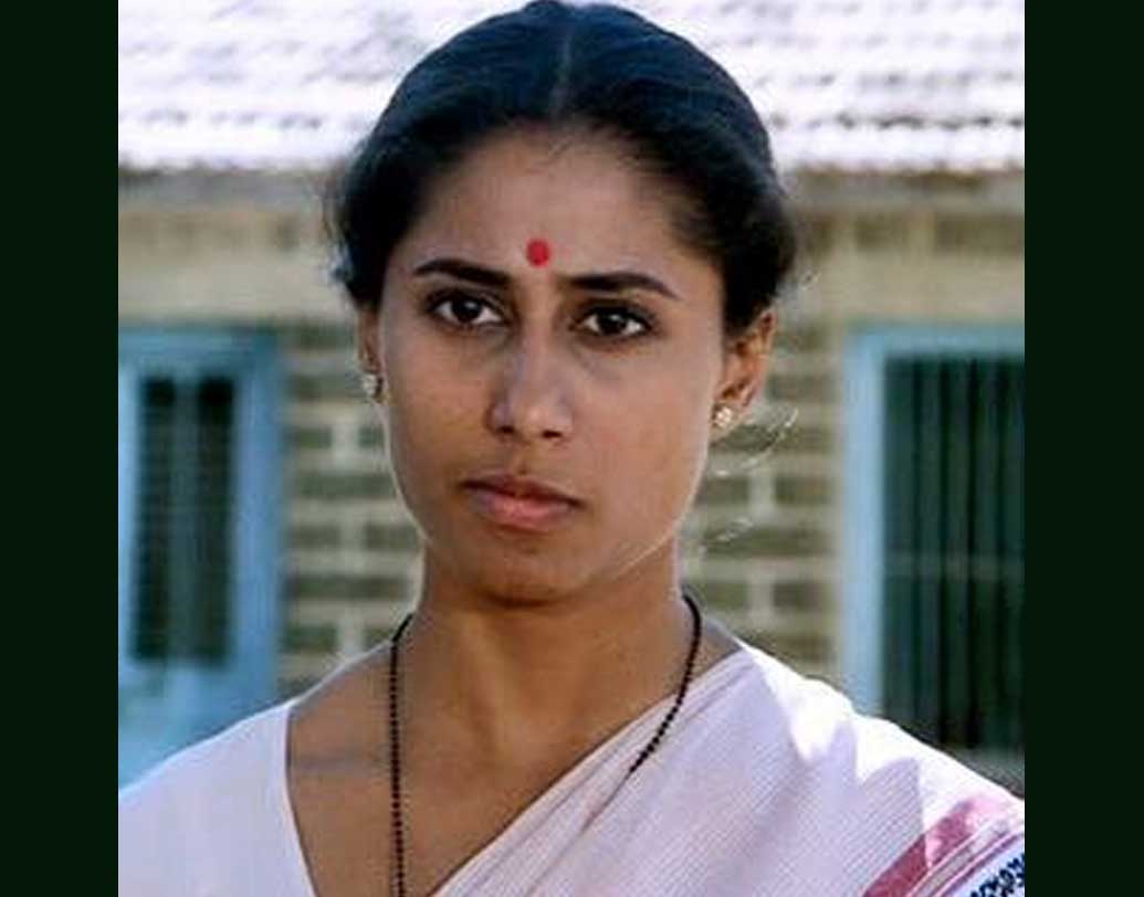 ঘনিষ্ঠ মহলে শোনা যায়, স্মিতা মা হতে চেয়েছিলেন তাড়াতাড়ি। রাজ-স্মিতার একমাত্র সন্তান প্রতীকের জন্ম ১৯৮৬ সালের ২৮ নভেম্বর। এরপর জটিল হয়ে ওঠে স্মিতার শারীরিক অবস্থা। আর সুস্থ হতে পারেননি। দু’ সপ্তাহের সদ্যোজাত পুত্রকে রেখে চলে যান স্মিতা। ১৯৮৬ সালের ১৩ ডিসেম্বর। মাত্র ৩১ বছর বয়সে।