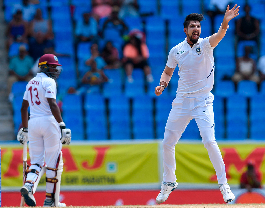 ব্যাটের পর বল হাতেও ক্যারিবিয়ানদের চিন্তার কারণ হয়ে দাঁড়ান ইশান্ত। পাঁচ উইকেট তুলে তিনি বুঝিয়ে দেন কতটা উদগ্রীব হয়ে ছিলেন তিনি ভারতের জার্সি গায়ে নামার জন্য।