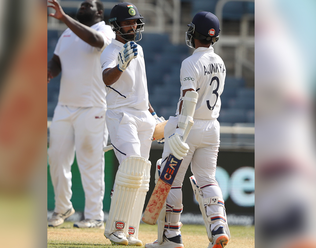 ফলো-অন করানোর সুযোগ থাকলেও রানের টার্গেট আরও বাড়িয়ে নিতে মাঠে নামেন বিরাটরা। শুরুতেই মাত্র ৫৭ রানে চার উইকেট হারায় তারা। এরপর আবার সেই রাহানে এবং বিহারীর চওড়া ব্যাট ওয়েস্ট ইন্ডিজের সামনে ৪৬৮ রানের টার্গেট রাখে।