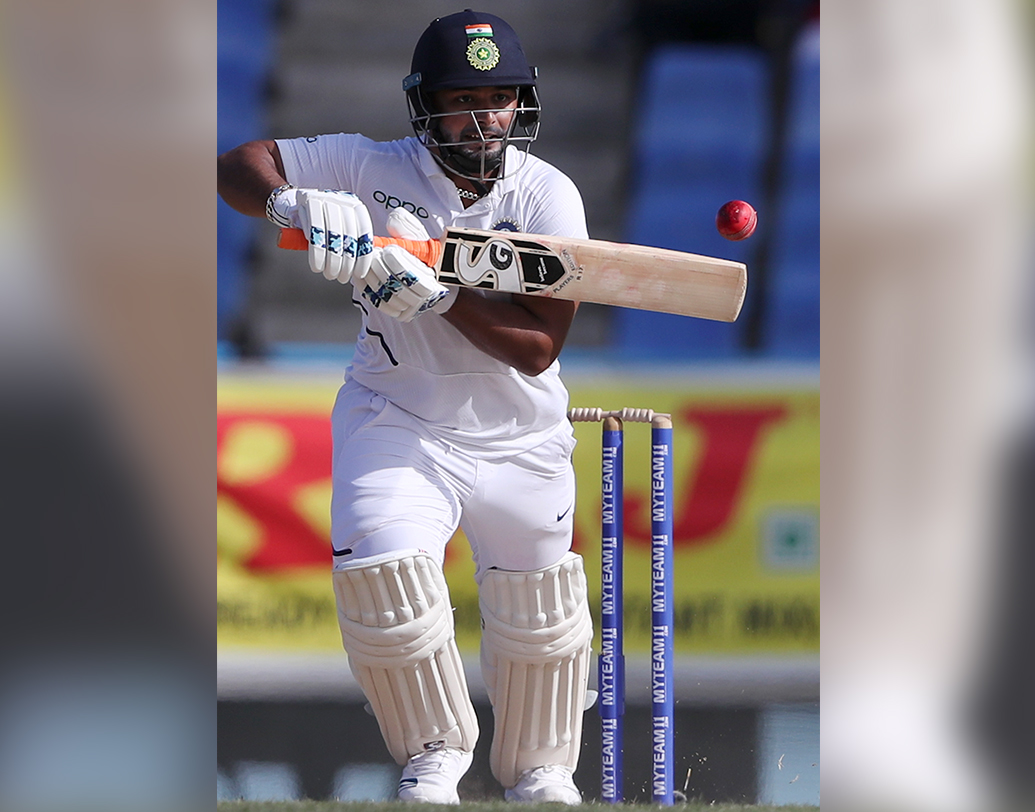 যদিও চিন্তার কারণ হয়ে রইল ঋষভ পন্থ। ব্যাট হাতে তিনি শুধু যে ব্যর্থ তাই নয়, দুশ্চিন্তায় রাখছে তাঁর অপরিণত খেলা। বড় শট খেলার ঝোঁক বিপদ ডেকে আনছে দেখেও নিজেকে পাল্টানোর চেষ্টা করছেন না তিনি। বেঞ্চে বসে রয়েছেন অভিজ্ঞ ঋদ্ধি। ভবিষ্যতের জন্য পন্থকে তৈরি করার ভাবনা থাকলেও দক্ষিণ আফ্রিকার বিরুদ্ধে ১৫ সেপ্টেম্বর থেকে শুরু হওয়া সিরিজে কিন্তু চিন্তায় রাখবে তাঁর ফর্ম।