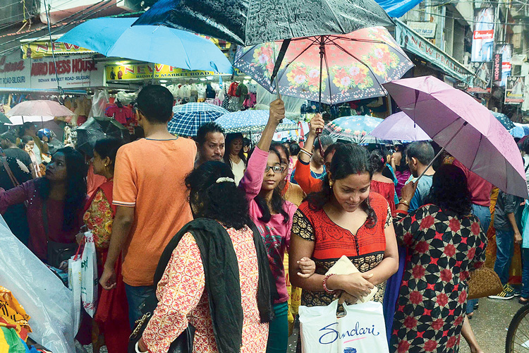 বিকেলে সামান্য ভিড়।নিজস্ব চিত্র