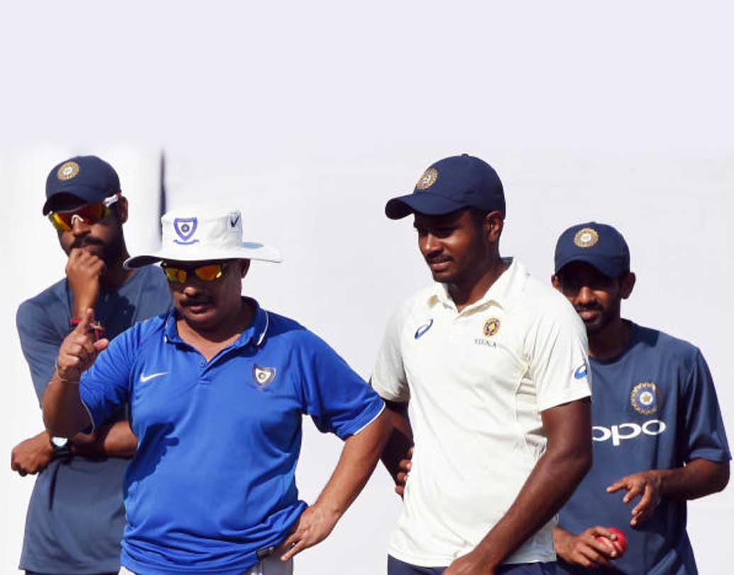 ১৯৮৮ থেকে ১৯৯৬, আট বছরের টেস্ট কেরিয়ারে ১৭ ম্যাচে হিরওয়ানি নিয়েছেন ৬৬ উইকেট। বোলিং গড় ৩০.১০। পাঁচ উইকেট নিয়েছেন চারবার। ব্যাটে রান করেছেন ৫৪। সর্বাধিক ১৭। ওয়ানডে ফরম্যাটে ১৮ ম্যাচে তিনি নিয়েছেন ২৩ উইকেট।