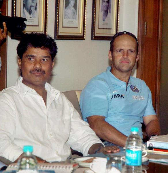 শুধু মধ্যপ্রদেশ নয়, বাংলার হয়েও খেলেছেন তিনি। বাংলার হয়ে রঞ্জিতে ১৯৯৬-৯৭ মরসুমে ২৩.১৩ গড়ে ২৯ উইকেট নেন হিরওয়ানি। সামগ্রিক ভাবে প্রথম শ্রেণির ক্রিকেটে ১৬৭ ম্যাচে ৭৩২ উইকেট নেন তিনি। ৫২ রানে আট উইকেট তাঁর সেরা বোলিং। গড় ২৭.০৫। পাঁচ উইকেট নিয়েছেন ৫৪ বার।