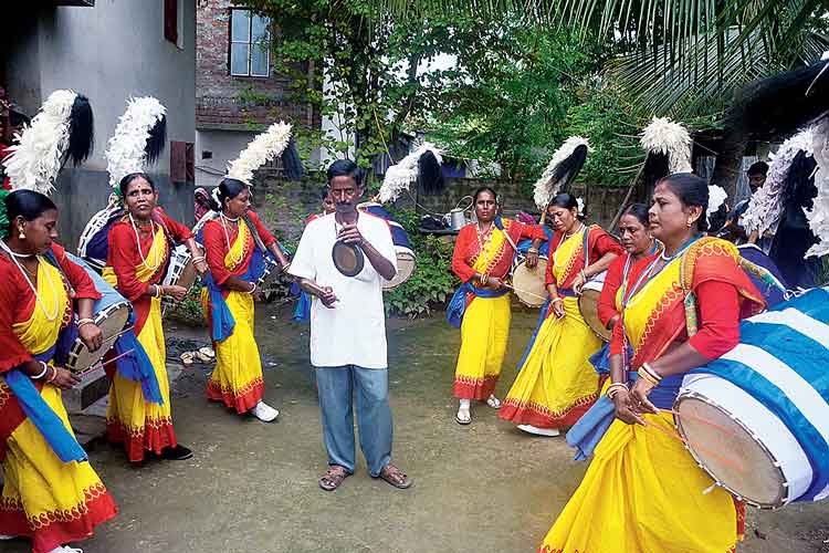 Women in Katwa started playing drums for earning