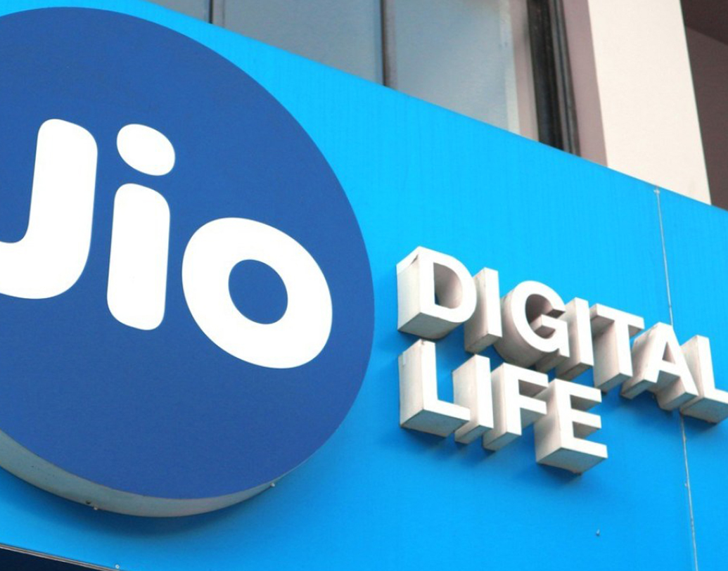 এই মুহূর্তে যে প্ল্যানগুলি রয়েছে জিয়ো-র,সেগুলির দাম অনেক কমে যাবে বলে ধারণা করা হচ্ছে। আন্তর্জাতিক কলের জন্য ৫০০ টাকার একটি প্যাক পাওয়া যাবে যাতে আমেরিকা ও কানাডায় ফোন করা যাবে।