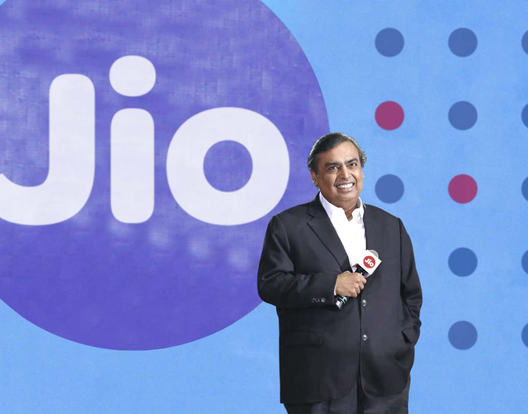 শুধু তাই নয়, রিলায়্যান্সের সঙ্গে চুক্তি হয়েছে এমন কোনও সংস্থার ছবি মুক্তি পেলে, ফার্স্ট ডে ফার্স্ট শো দেখার জন্য আর সিনেমা হলের বাইরে লাইন দিতে হবে না প্রিমিয়াম গ্রাহকদের। বরং বাড়ির ড্রয়িং রুমে বসেই তা দেখা যাবে। তবে ২০২০-র মাঝামাঝি সময় থেকে এই পরিষেবা মিলবে, যার নাম রাখা হয়েছে ‘জিয়ো ফার্স্ট ডে ফার্স্ট শো’।