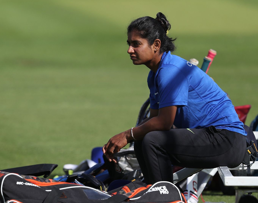 অনেকেই তাঁকে ‘লেডি সচিন’ বলে ডাকেন। তবে তিনি সচিন নন, তিনি মিতালি। নিজের জগতে একে বারে স্বতন্ত্র। বাবা দরাই রাজ ছিলেন বায়ুসেনায়। তাই ছোট থেকেই ছিল লড়াকু মনোভাব। জানতেন, যুদ্ধে মাথা ঠান্ডা রাখাই সব চেয়ে বেশি দরকার।