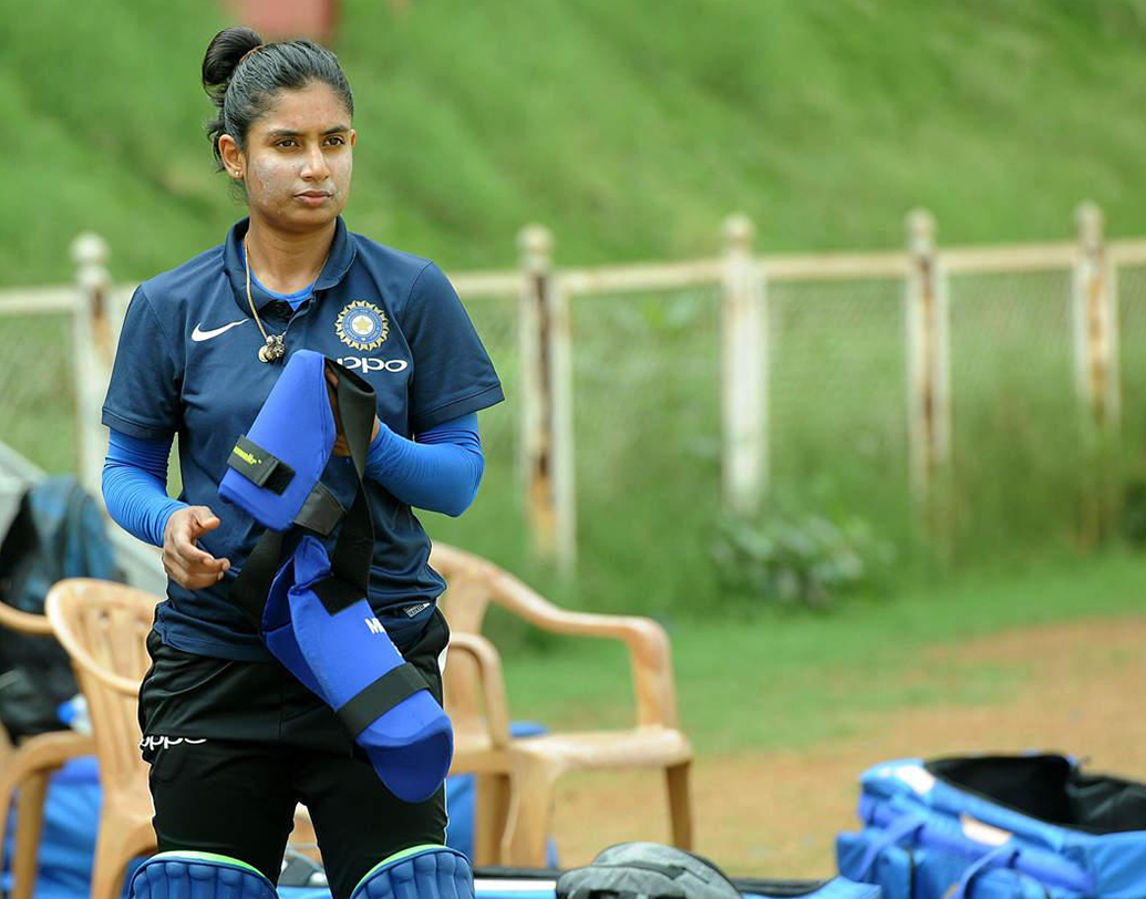 আন্তর্জাতিক ক্রিকেটে প্রথম বার খেলতে নেমেই সেঞ্চুরি। ১১৪ রানের ঝকঝকে ইনিংস খেলেন আয়ারল্যান্ডের বিরুদ্ধে। অভিষেক ম্যাচের স্কোরের হিসেবে যা তৃতীয় সর্বোচ্চ। ভারতীয় মহিলা ক্রিকেটারদের মধ্যে তিনিই প্রথম ব্যাটসম্যান যিনি অভিষেক ম্যাচে শতরান করেন।