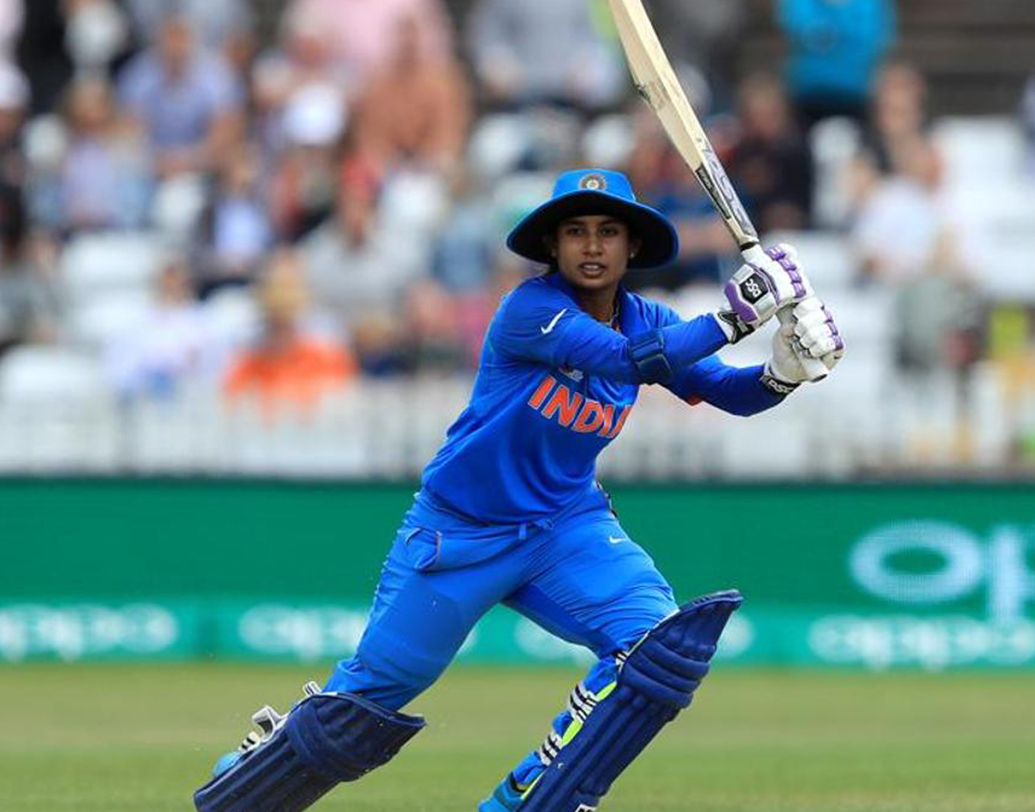 ১৬ বছর ২৫০ দিন বয়সে অভিষেক ঘটে তাঁর। আর সেই ম্যাচে শতরানের মাধ্যমে তিনি হয়ে যান কনিষ্ঠতম সেঞ্চুরিপ্রাপক। রেকর্ড গড়ে ক্রিকেট জীবন শুরু করেছিলেন, সেই রেকর্ড ভাঙাই যেন অভ্যাস করে ফেলেছিলেন ক্রিকেট জীবনে।