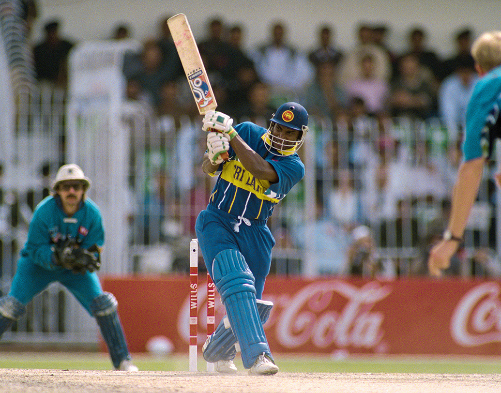 শুধু সচিন নন, বিশ্বের অন্যতম সেরা বোলারকে আরও এক জন লজ্জায় ফেলতে পারেন। তিনি শ্রীলঙ্কার বিধ্বংসী ওপেনার সনৎ জয়সূর্য।