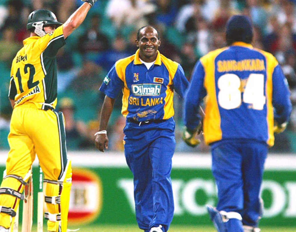 ওয়ার্নকে ছাপিয়ে গিয়েছেন জয়সূর্যও। একদিনের ক্রিকেটে জয়সূর্যর শুধু ব্যাট হাতে রয়েছে ১৩৪৩০ রান। আবার বল হাতে তিনি নিয়েছেন ৩২৩টি উইকেট। ওয়ার্নের থেকে যা ৩০টি বেশি।