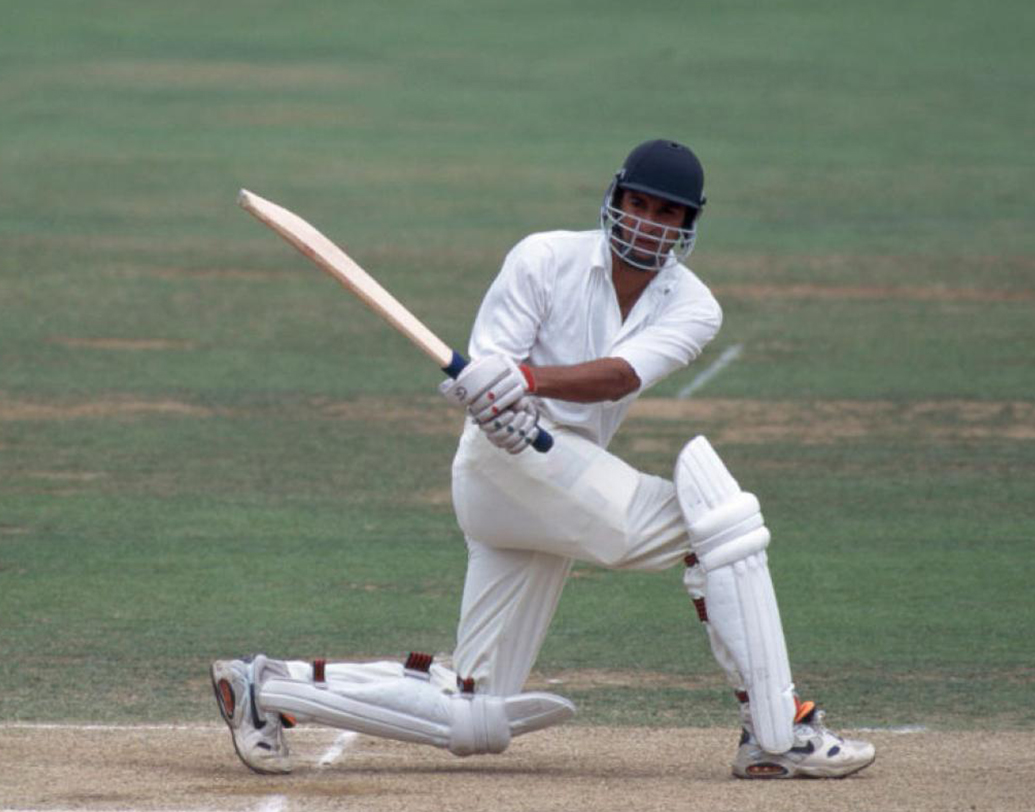 টেস্টে ওয়াসিম আক্রমের সর্বোচ্চ স্কোর ২৫৭ নটআউট। তিনি টপকে গিয়েছেন কালিস (২২৪), সচিন (২৪৮ নটআউট) এবং পন্টিং-কে (২৫৭)। সচিনের একাধিক দ্বিশতরান থাকলেও এক বারও ২৫০ টপকাতে পারেননি তিনি।