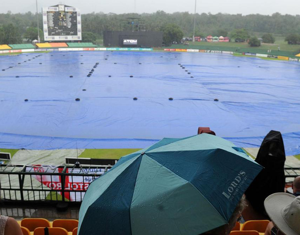 ম্যাচের সেরার পুরস্কার পেয়েছেন অনেকেই। কখনও একাধিক প্লেয়ারকেও দেওয়া হয়েছে এই পুরস্কার। কিন্তু শুনেছেন একজন পিচ প্রস্তুতকারককে ম্যাচের সেরা ঘোষণা করা হয়েছে।
