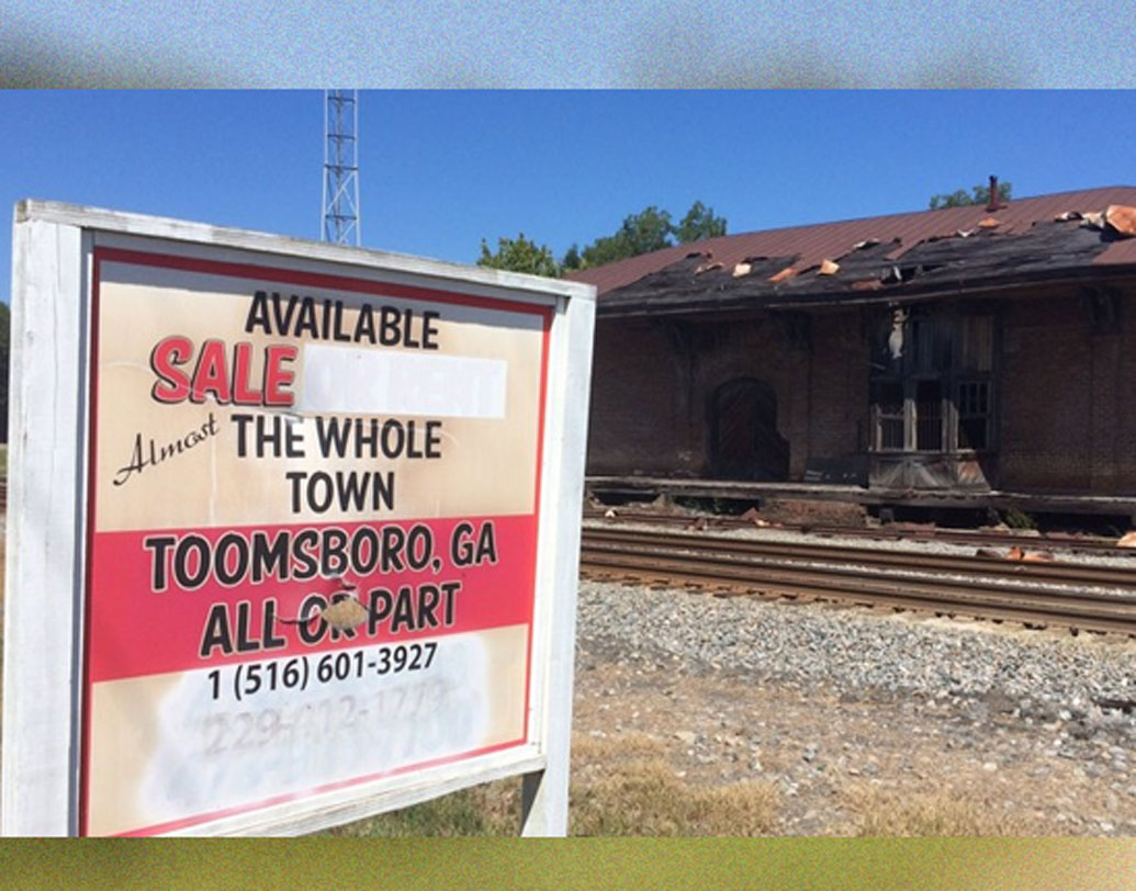 টুমসবরো: জর্জিয়ার একেবারে কেন্দ্রে অবস্থিত এই গ্রাম। ৭০০ লোকের বাস এই গ্রামে। প্রায় ৭ কোটি ৭০ লক্ষ টাকায় বিক্রি হচ্ছে এই গ্রাম। একটা পুরনো ব্যাঙ্ক, রেলরোড ডিপো এবং একটা সিরাপ মিল রয়েছে এই গ্রামে। ১৯৭৫ সালে সোয়্যাম্পল্যান্ড অপেরা হাউস এই গ্রামেই গড়ে উঠেছিল। ২০০০ সালে তা বন্ধ হয়ে যাওয়ার পরই গ্রামে লোক কমতে থাকে। গ্রামের বর্তমান মালিক গ্রামটা বেচে দিতে চান।