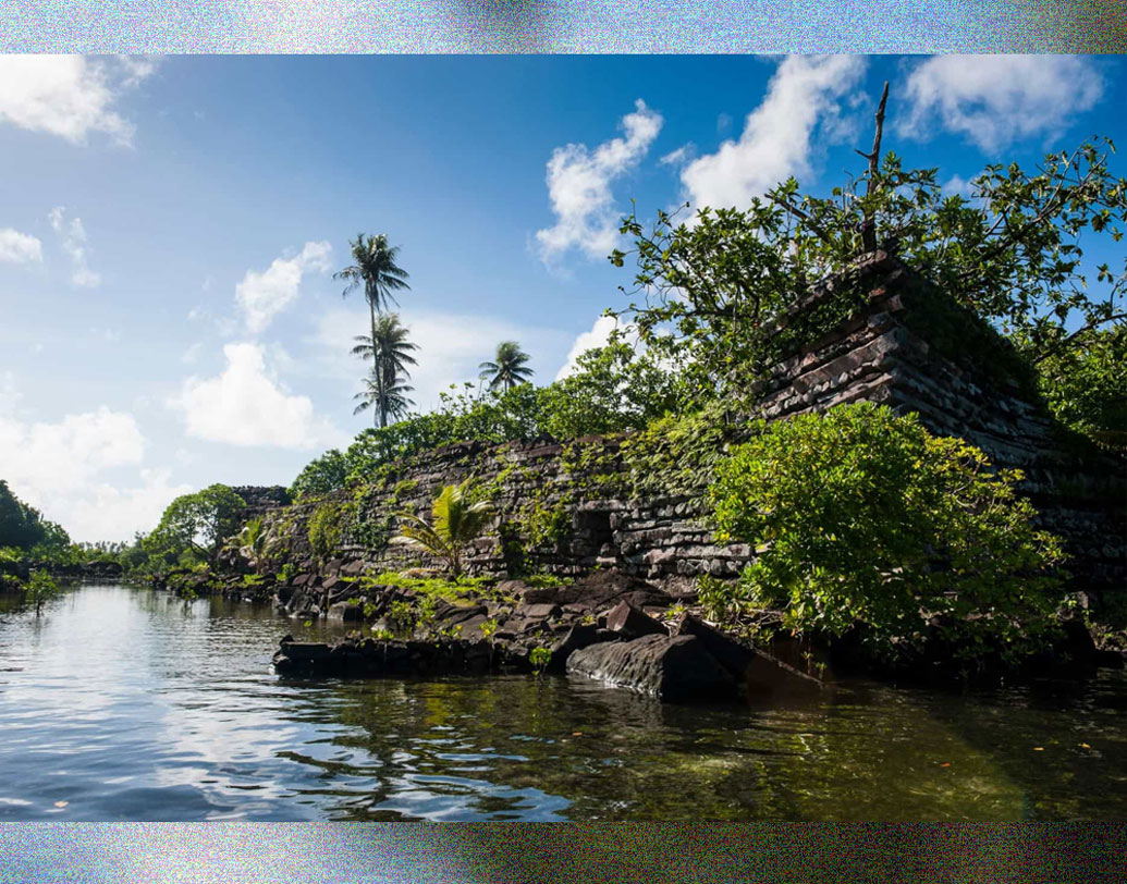 কিন্তু খাদ্যের অভাব এবং মূল ভূখণ্ড থেকে দূরত্ব অনেক বেশি হওয়ায় ক্রমে পরিত্যক্ত হয়ে পড়ে দ্বীপনগরটি। সওদেলিওর সাম্রাজ্যের নিদর্শন এখনও এই দ্বীপনগরের ইতিউতি রয়েছে। যেমন রান্না করার জায়গা, ব্যাসল্ট শিলা দিয়ে ঘেরা ঘর এমনকি সওদেলিওর সাম্রাজ্যের স্মৃতিসৌধও খুঁজে পেয়েছেন বিশেষজ্ঞরা। তবে অনেক রহস্য আজও অধরা রয়ে গিয়েছে।