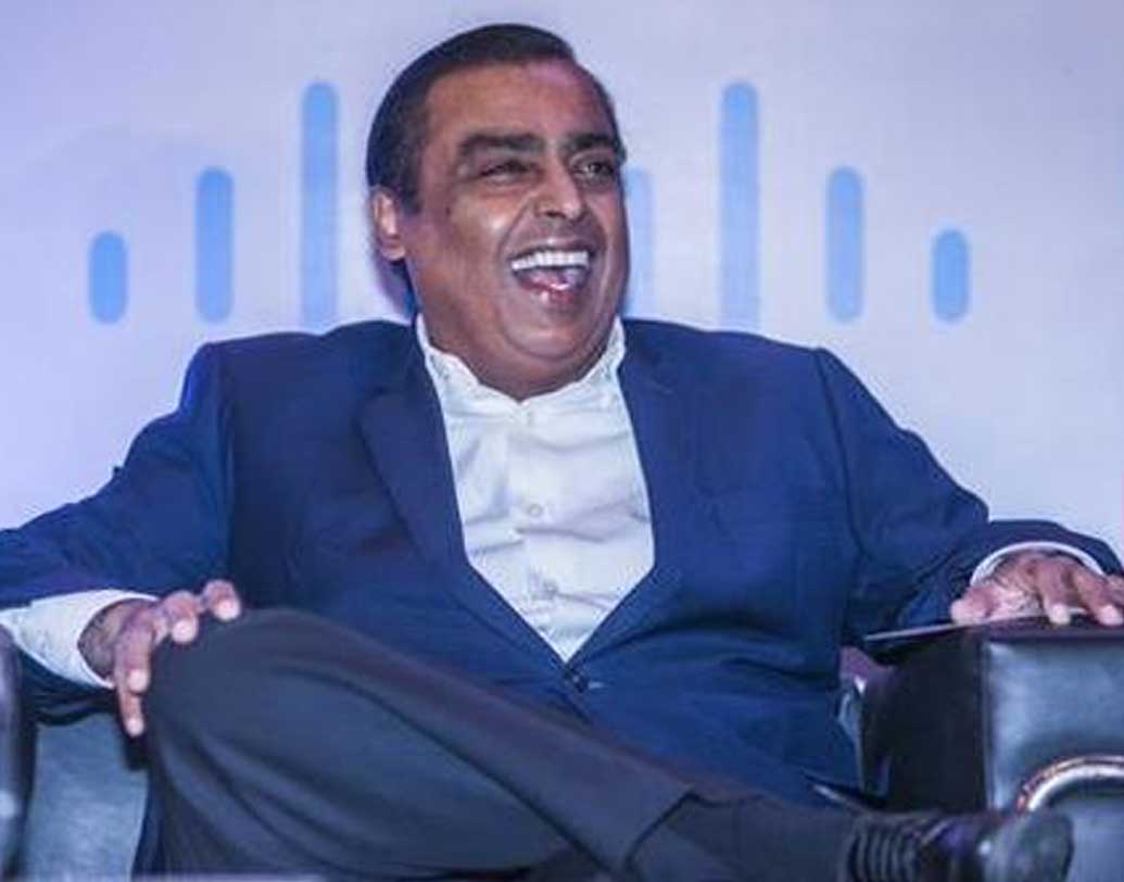 দু’বছরের গোল্ড প্ল্যানের দাম ৩১ হাজার ১৭৬ টাকা। এই প্ল্যানের সঙ্গে বিনামূল্যে পাওয়া যাবে ২৪ ইঞ্চির ৭২০পি হাই ডেফিনিশন (এইচডি) রেডি টিভি। তা ছাড়াও পাওয়া যাবে ৪কে সেট-টপ বক্স এবং জিয়ো হোম গেটওয়ে একেবারে বিনামূল্যে।