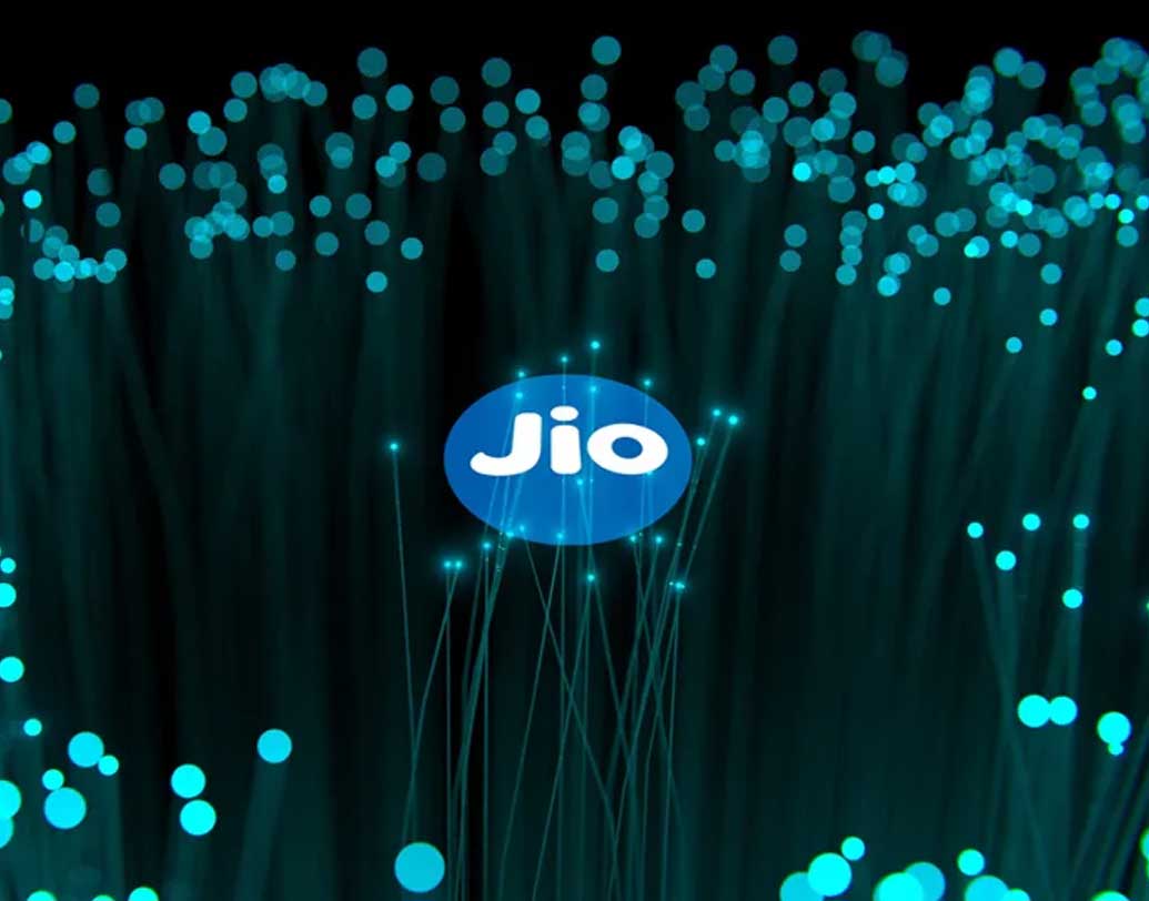 ডায়মন্ড প্ল্যানে ৫০০ এমবিপিএস স্পিডে পাওয়া যাবে ১৫০০ জিবি হাইস্পিড ডেটা। এক মাসের এই প্ল্যানের জন্য খরচ করতে হবে ২,৪৯৯ টাকা। এই প্ল্যানেরও থাকবে বার্ষিক প্ল্যান।