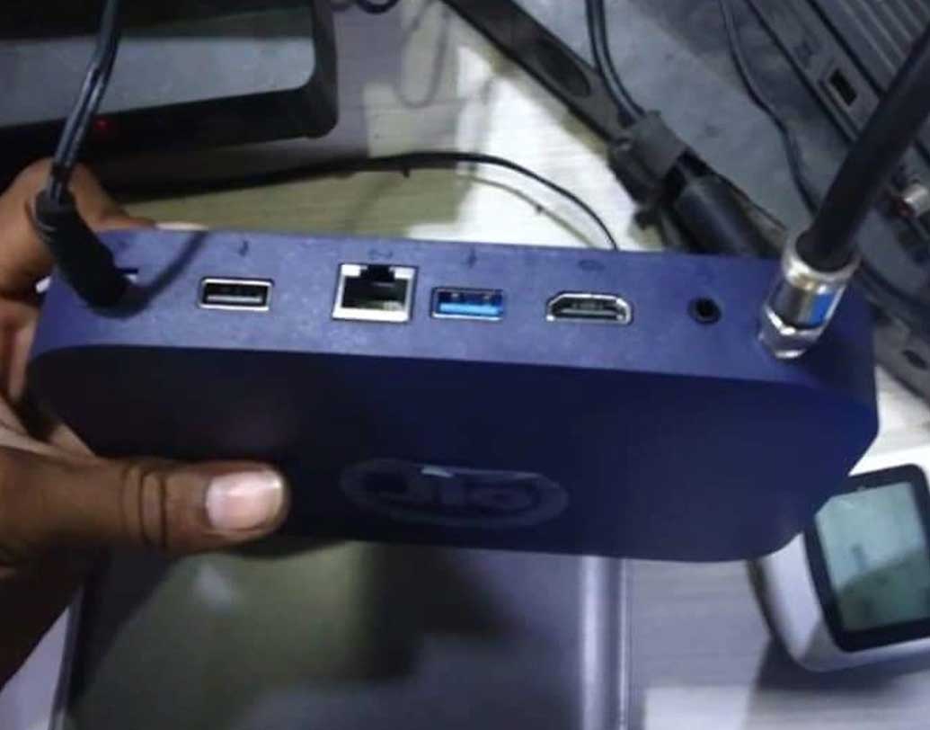 এক বছরের জন্য প্ল্যাটিনাম প্ল্যান নিতে হলে গ্রাহককে খরচ করতে হবে ৪৭ হাজার ৯৮৮ টাকা। সঙ্গে বিনামূল্যে দেওয়া হবে ২২ হাজার ৯৯০ টাকা মুল্যের ৩২ ইঞ্চি ৭২০পি রেজোলিউশনের এইচডি-রেডি টিভি। থাকবে ৪কে সেট-টপ বক্স এবং জিয়ো হোম গেটওয়ে।