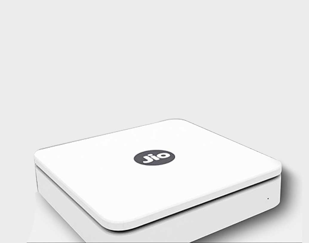 এক বছরের টাইটেনিয়াম প্ল্যানের সঙ্গে বিনামূল্যে পাওয়া যাবে ৪৩ ইঞ্চির ৪কে রেজোলিউশনের টিভি। এ ছাড়াও থাকবে ৪কে সেট-টপ বক্স এবং জিয়ো হোম গেটওয়ে, একদম বিনামুল্যে। এক বছরের এই প্ল্যান নিতে খরচ হবে এক লক্ষ এক হাজার ৯৮৮ টাকা।