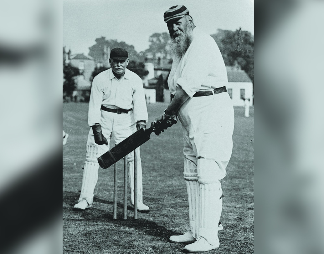 উইলিয়াম জি গ্রেস- ১৮৮০ সালে ইংল্যান্ডের হয়ে প্রথম সেঞ্চুরি করেন গ্রেস। অভিষেক ম্যাচেই শতরান পান তিনি অস্ট্রেলিয়ার বিরুদ্ধে। ১৫২ রানের ইনিংস খেলে দলকেও জেতান। সারা জীবনে ২২টি টেস্টে দু’টি সেঞ্চুরি করেন তিনি।