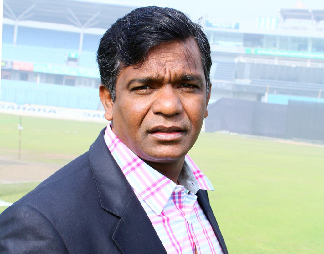 আমিনুল ইসলাম- বাংলাদেশের হয়ে অভিষেক ম্যাচেই শতরান করেন আমিনুল। ২০০০ সালে ভারতের বিরুদ্ধে ঢাকাতে ১৪৫ রানের ইনিংস খেলেন তিনি। যদিও দলের হার বাঁচাতে পারেননি তিনি। নয় উইকেটে জিতে বাংলাদেশকে উড়িয়ে দেয় সৌরভের ভারত।