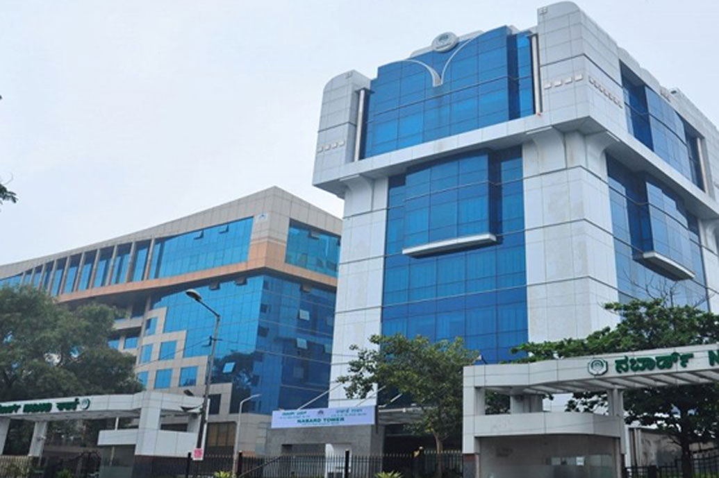 এপ্রিল ১০, ১৯৮২: ৭ বছর কার্যক্ষম থাকবে, এই লক্ষ্যে ইনস্যাট ১এ স্যাটেলাইট পাঠায় ইসরো। কিন্তু মাত্র ১৮ মাসের মধ্যেই স্যাটেলাইটে নানা রকম সমস্যা দেখা দেয়। ব্যর্থ হয় মিশন।