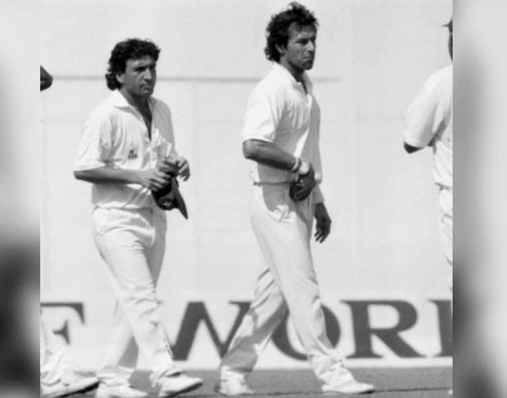 তাঁর জবাব ভারতীয় কিংবদন্তি দিয়েছিলেন ব্যাট দিয়ে। কাদিরের এক ওভারে চারটে ছয় মেরে সচিন বুঝিয়ে দিয়েছিলেন তাঁকে ইট ছুড়লে, পাটকেল খেতেই হবে। তৎকালীন বিশ্ব ক্রিকেটের সেরা স্পিনারকে ওই আক্রমণ বুঝিয়ে দিয়েছিল, বিশ্ব ক্রিকেটকে শাসন করতে এসে গিয়েছে নতুন রাজা।