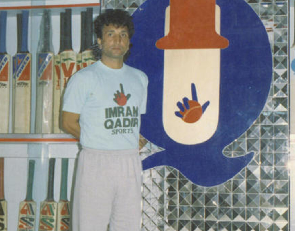 কেরিয়ারে কাদির খেলেছেন ৬৭টি টেস্ট এবং ১০৪টি ওয়ান-ডে। তাঁর সংগ্রহে রয়েছে ২৩৬টি টেস্ট উইকেট এবং ১৩২টি একদিনের উইকেট। টেস্টে ইনিংসে পাঁচ উইকেট নেওয়ার কৃতিত্ব রয়েছে ১৫ বার। ম্যাচে দশ উইকেট নিয়েছেন পাঁচ বার।