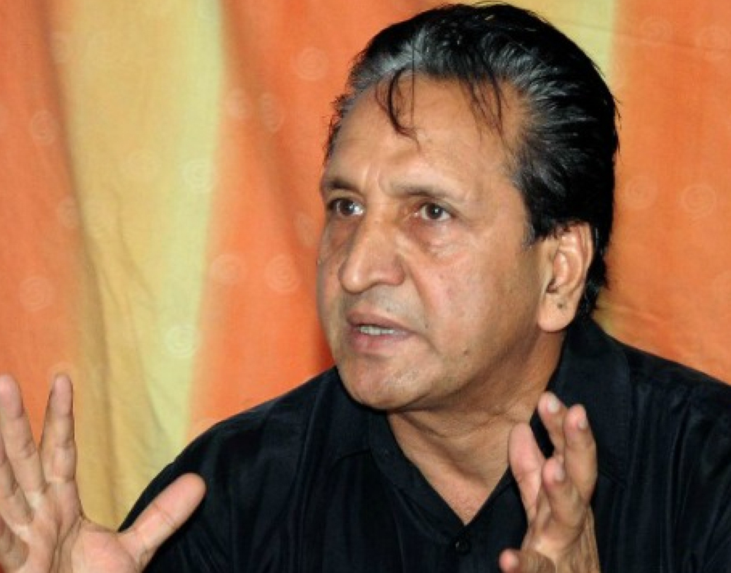 ২০০৮ সালে তাঁকে পাকিস্তানের মুখ্য নির্বাচকের দায়িত্ব দেওয়া হয়। কিন্তু মুম্বই হামলার ফলে বাতিল হয়ে যায় ভারতের বিরুদ্ধে সিরিজ। শ্রীলঙ্কার টিমবাসে সন্ত্রাসী হামলার জন্য খেলা হয়নি সেই সিরিজও। শেষ হয়ে যায় কাদিরের নির্বাচক হিসেবে দ্বিতীয় ইনিংসে।