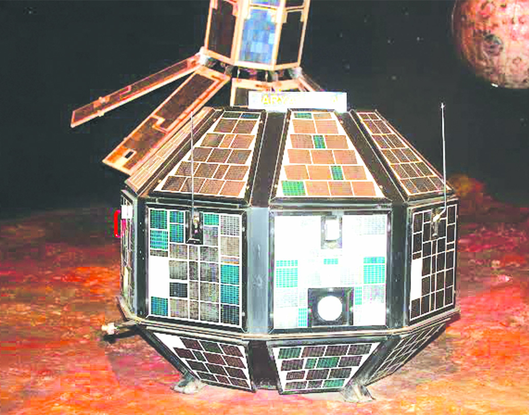 এপ্রিল ১৯, ১৯৭৫: ভারতের প্রথম নিজস্ব স্যাটেলাইট আর্যভট্ট তৈরি করে ইসরো। যদিও তখন দেশীয় প্রযুক্তিতে কোনও স্যাটেলাইট লঞ্চ ভেহিকল তৈরি করেনি ইসরো। তাই সাবেক সোভিয়েত ইউনিয়নের যানে চরে মহাকাশে পাড়ি দিয়েছিল আর্যভট্ট। ১৯৭৬ সাল থেকে ১৯৯৭ সাল পর্যন্ত ২ টাকার নোটের পিছনে আর্যভট্টের ছবিও দেওয়া থাকত।