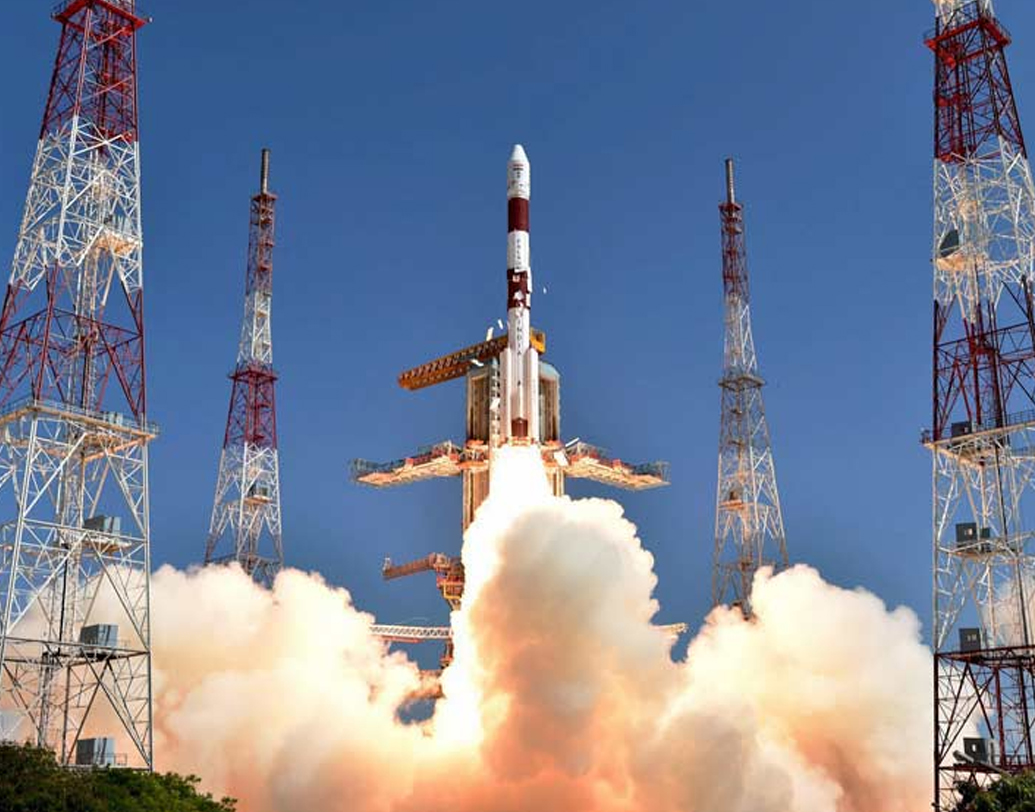 ফেব্রুয়ারি ১৫, ২০১৭: এই দিনই এক অনন্য রেকর্ড করে ইসরো। এই প্রথম কোনও রকেট এক সঙ্গে ১০৪টি স্যাটেলাইট নিয়ে পাড়ি দেয় মহাকাশে। ওই বছরেই ৫ জুন স্যাটেলাইট লঞ্চ ভেহিকল মার্ক-৩ (জিএসএলভি মার্ক-৩) জিস্যাট-১৯ পৃথিবীর কক্ষপথে পাঠায় ইসরো।