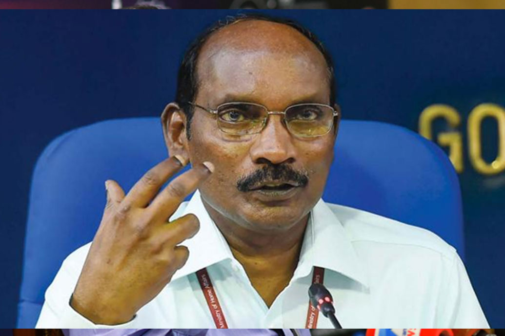 স্কুল পাশের পর যদিও ইঞ্জিনিয়ারিং নিয়েই পড়ার ইচ্ছা ছিল তাঁর। কিন্তু সে তো অনেক খরচ! তাই তাঁর বাবা নাকি তাঁকে সাধারণ স্নাতক হতে বলেছিলেন, এক সাক্ষাৎকারে জানিয়েছিলেন শিবন। বাবার মন বদলাতে টানা এক সপ্তাহ উপবাস করেন তিনি। তাতে বাবার মন অবশ্য বদলায়নি। বরং তাঁকেই মত বদলাতে হয়েছিল।