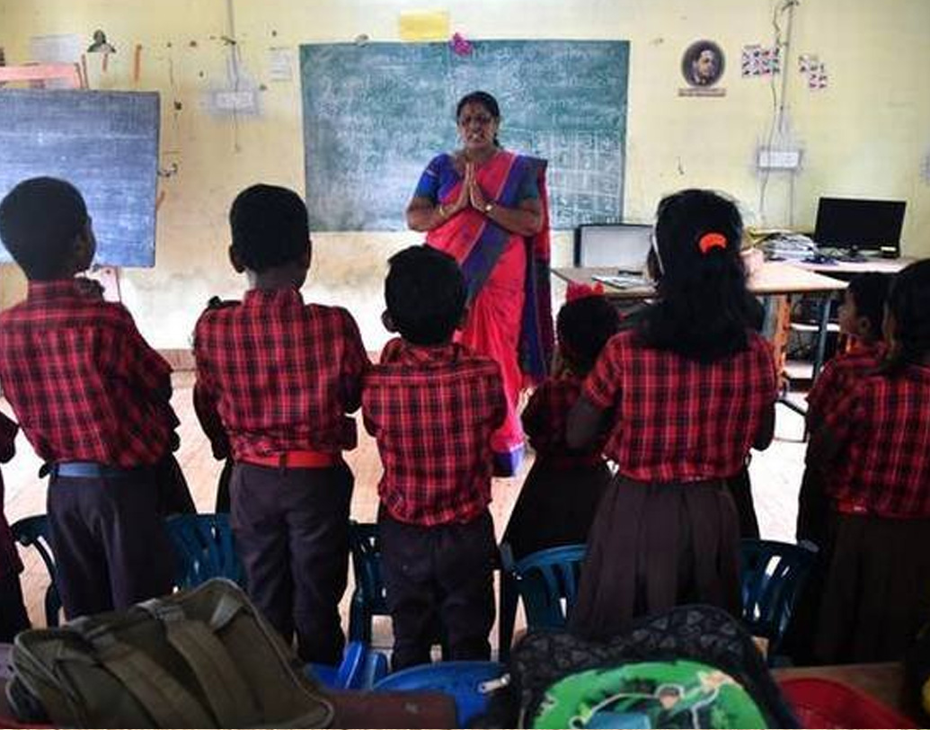 ঊষাকুমারীর শুরুর যাত্রাপথ ছিল আরও বন্ধুর। তিনি যখন প্রথম চাকরি শুরু করেছিলেন, ছিল না কোনও স্কুলের বিল্ডিং-ই। গাছতলায় বড় পাথরখণ্ডে বসে পড়াতেন তিনি। পরে তৈরি হয় স্কুলের বাড়ি। (ছবি : সোশ্যাল মিডিয়া)