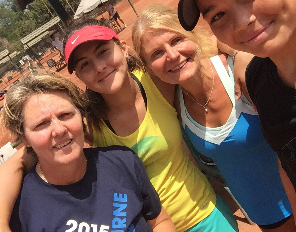 টরন্টোর টেনিস কানাডা-র প্রশিক্ষণে এগোতে থাকে বিয়াঙ্কার চর্চা। ২০১৪ সালে প্রথম জুনিয়র খেতাব। পরের বছর ইন্টারন্যাশনাল টেনিস ফেডারেশনে আত্মপ্রকাশ। তার পরের বছর আইটিএফ খেতাব।