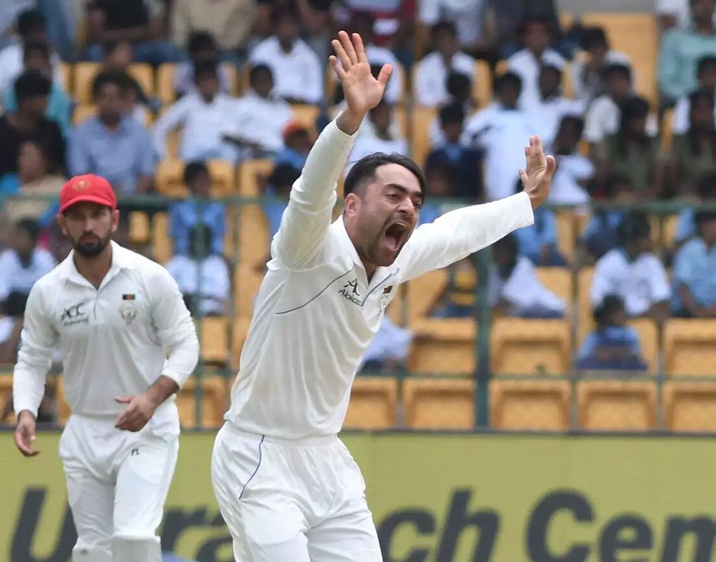 ব্যাট হাতে প্রথম ইনিংসে ৫১ এবং দ্বিতীয় ইনিংসে ২৪ করেন রাশিদ। বল করতে নেমে বাংলাদেশকে ২০৫ রানে অলআউট করে দেন আফগানরা। মূল কাণ্ডারি আবার সেই রশিদ খান। ঘূর্ণি পিচ ব্যুমেরাং হয়ে যায় বাংলাদেশের জন্য। মমিনুল হক ছাড়া কোনও বাংলাদেশি ব্যাটসম্যান অর্ধশতরানের গণ্ডি টপকাতে পারেননি।