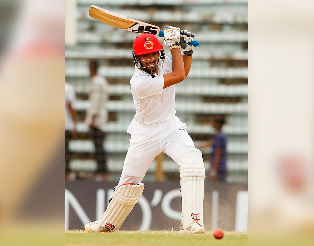 দ্বিতীয় ইনিংসে ব্যাট করতে নেমে ইব্রাহিম জাদরানরা নিজেদের লিডকে নিয়ে যান ৩৯৮ রানে। এই বিশাল রান টপকে জয় পাওয়া যে বেশ কঠিন হবে শাকিবদের জন্য, তা বোঝাই যাচ্ছিল।