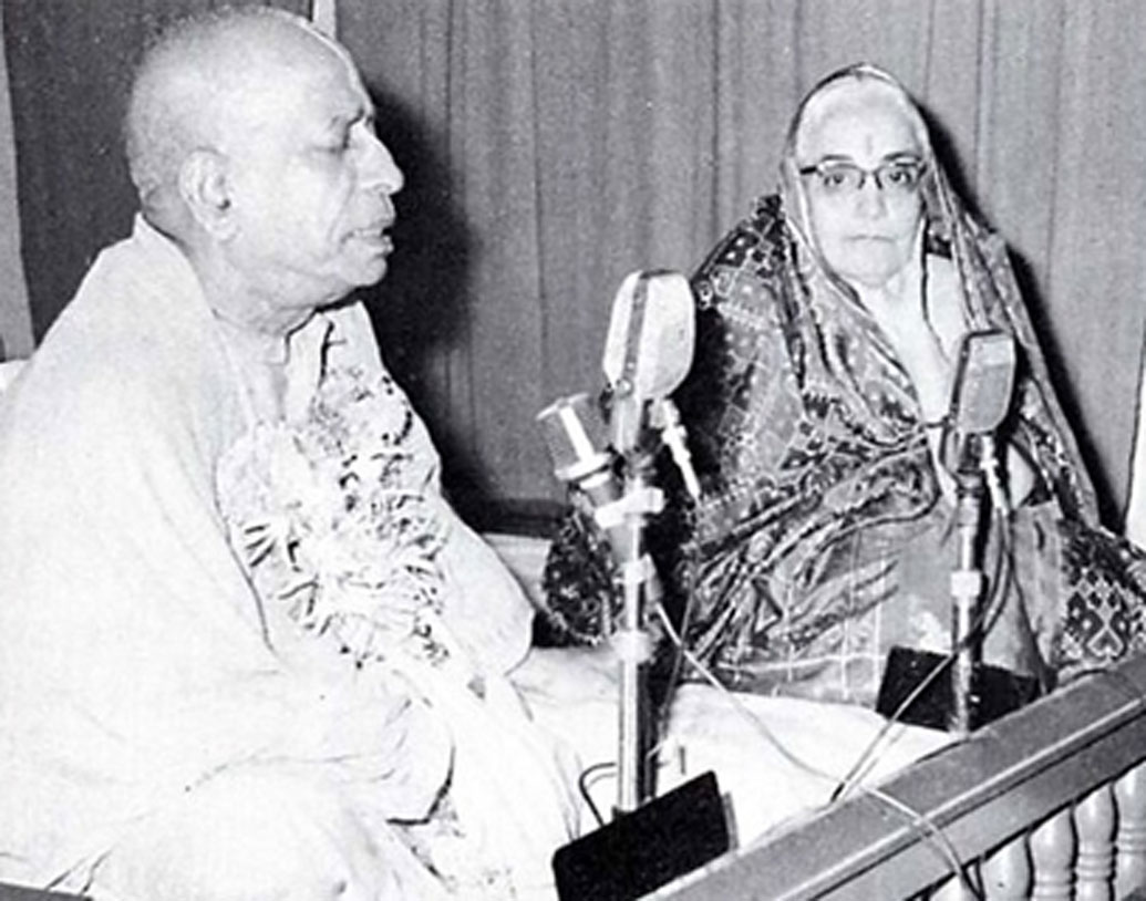 প্রথম থেকেই অবশ্য যমুনার উপস্থিত বুদ্ধি এবং শেখার ক্ষমতা শ্বশুর নরোত্তম মোরারজিকে খুব আকৃষ্ট করেছিল। ইংরাজি, হিন্দি এবং মরাঠি তিনটি ভাষাতেই অনর্গল কথা বলতে পারতেন যমুনা। শ্বশুর নরোত্তম মোরারজি ঠিক করে তাঁর নাম বদলে দেবেন। শ্বশুরের ইচ্ছাতেই যমুনা থেকে সুমতি হয়ে উঠলেন তিনি। সংস্কৃতে সুমতি কথার অর্থ উচ্চতর জ্ঞান সম্পন্ন মহিলা।