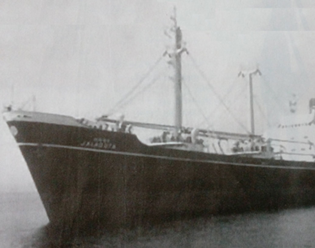 ক্রমে পারিবারিক ব্যবসাতে আরও বেশি করে জড়িয়ে পড়তে থাকেন তিনি। এ দিকে শাশুড়ির মৃত্যুর পর গৃহস্থালীর সমস্ত কাজ দেখাশোনার ভারও তাঁর কাঁধে এসে পড়ে। মাত্র ২০ বছর বয়সে তাঁর স্বামী তাঁকে কোম্পানির ম্যানেজিং ডিরেক্টর করে দেন। ১৯২৩ সালে ওই শিপিং কোম্পানিতে তাঁর যোগদান।